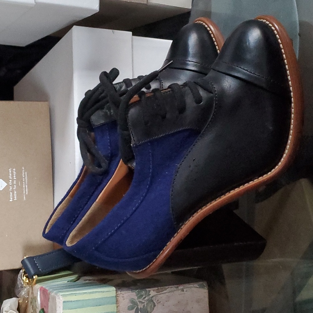 Nwob Chloe sz 35.5 right 36.5 left $990 boots